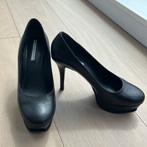 Vera Wang pumps